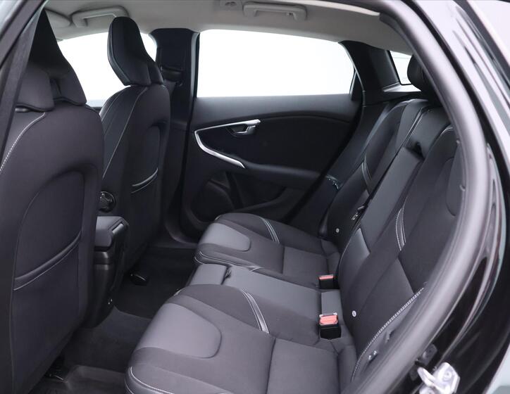 Volvo V40 16