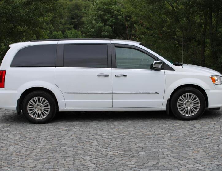 Chrysler Town & Country 7