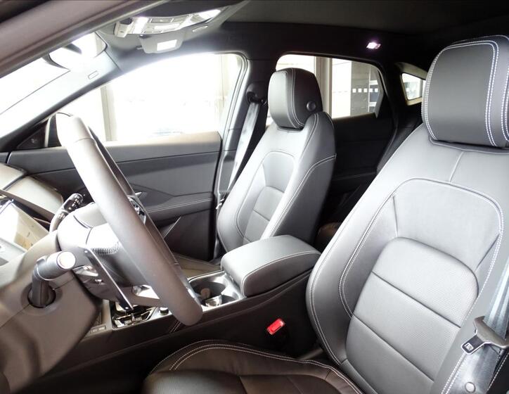 Jaguar E-Pace 8