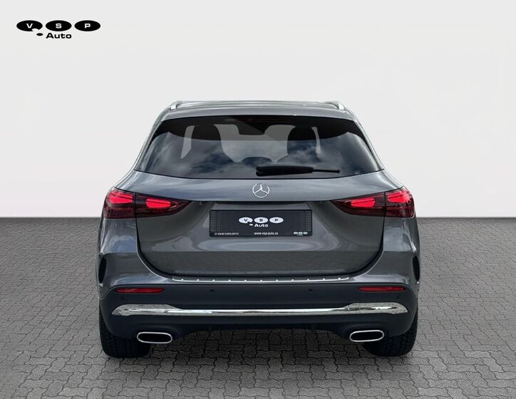 Mercedes-Benz GLA 4