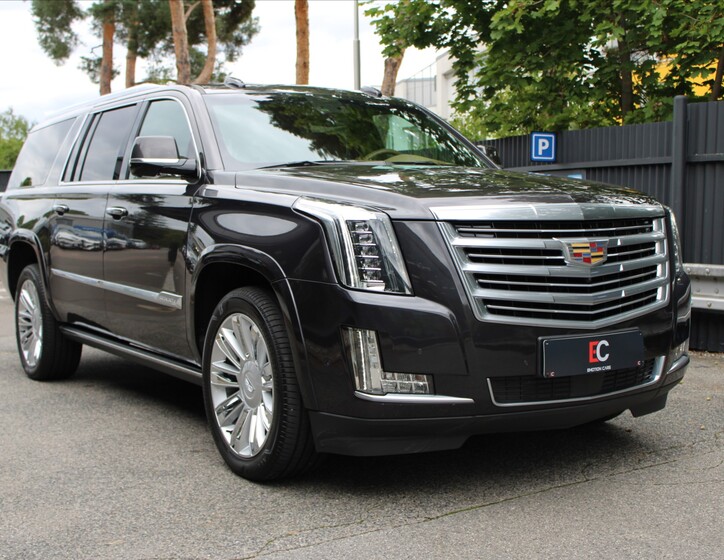 Cadillac Escalade 1