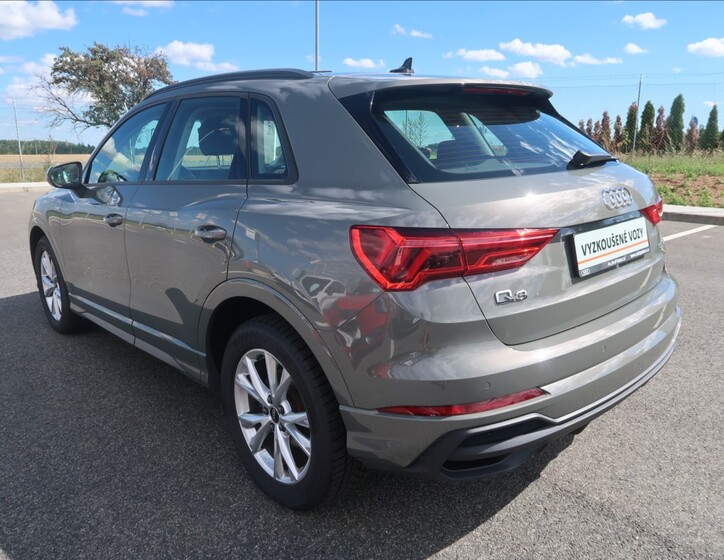 Audi Q3 8
