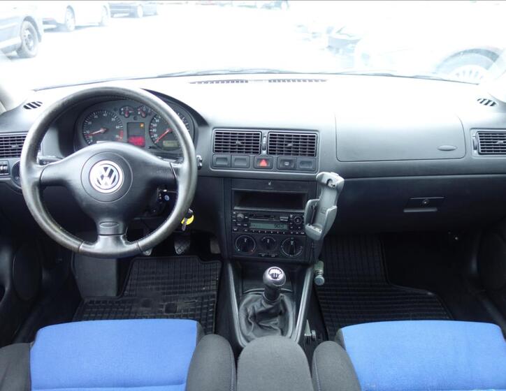 Volkswagen Golf 16
