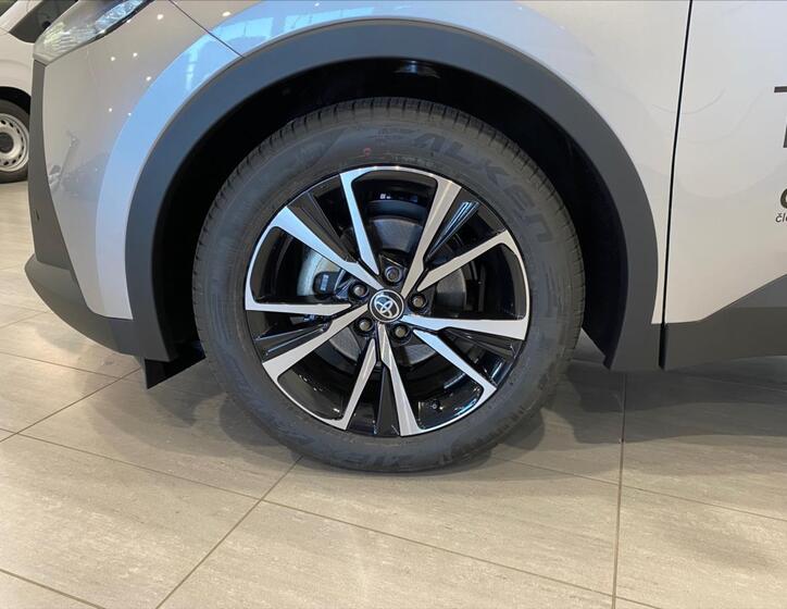Toyota C-HR 8
