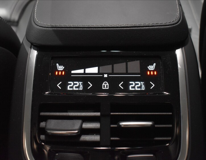 Volvo XC90 17