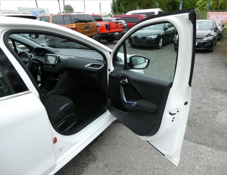 Peugeot 208 24