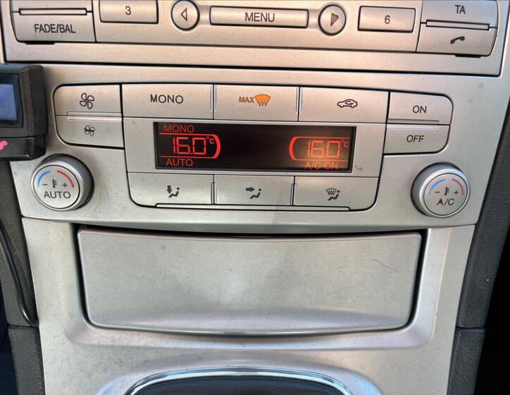 Ford Galaxy 19