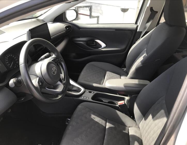 Toyota Yaris 8