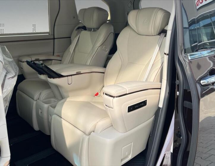 Lexus LM 350h 6