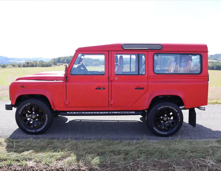 Land Rover Defender 4