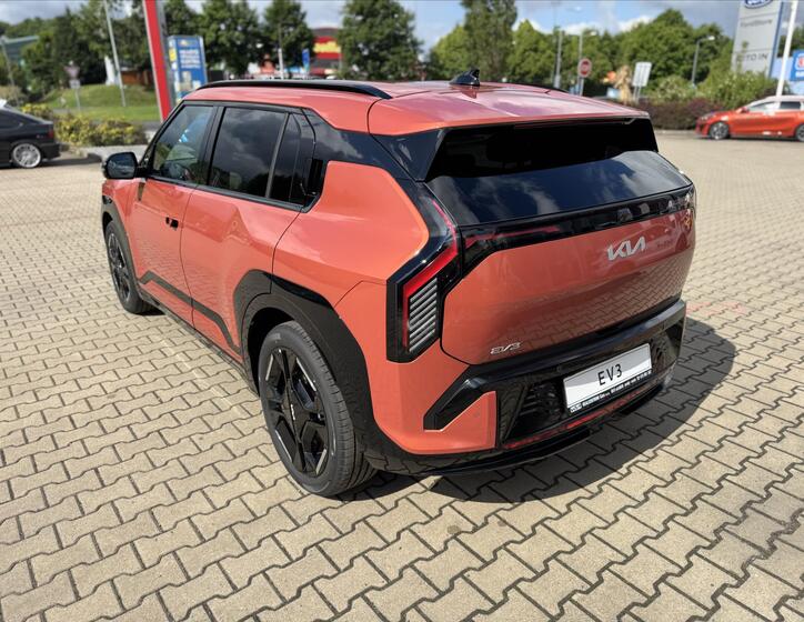 KIA EV3 5