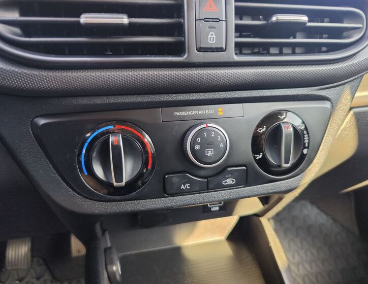 Hyundai i10 16