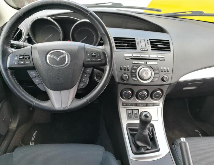 Mazda 3 4