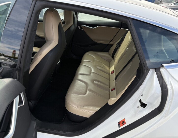 Tesla Model S 27