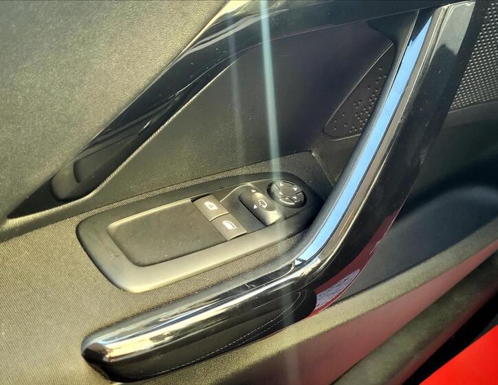 Peugeot 208 43