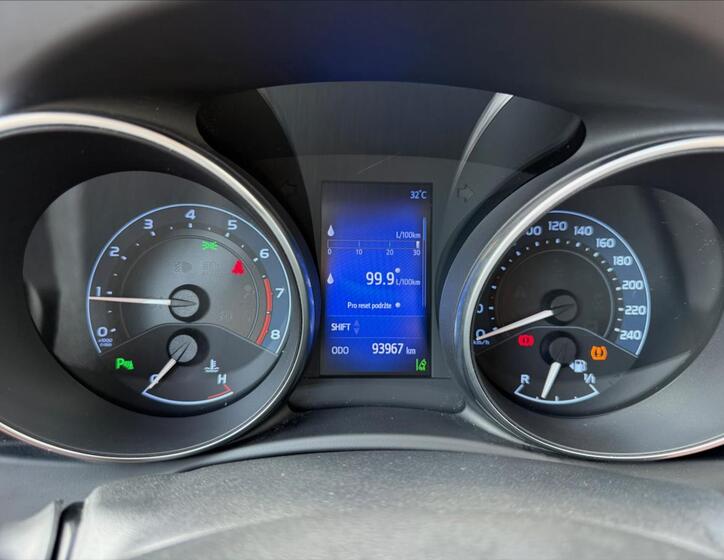 Toyota Auris 11