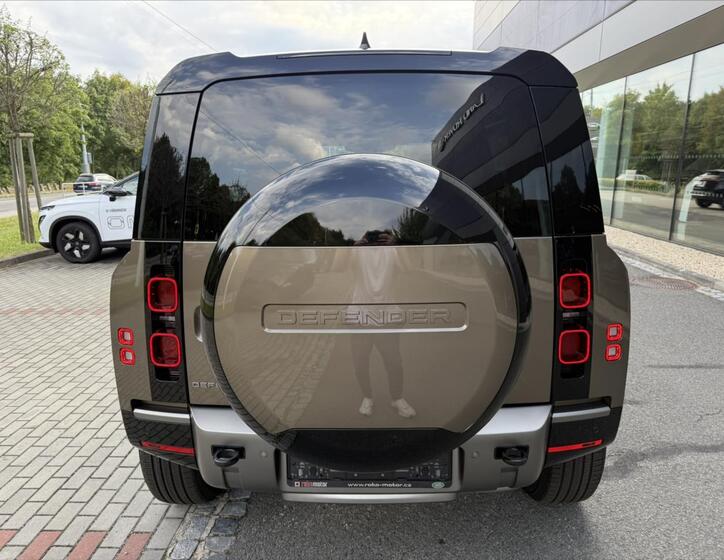 Land Rover Defender 8