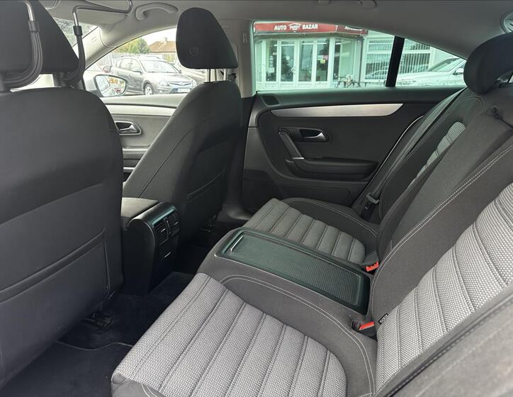 Volkswagen Passat CC 12