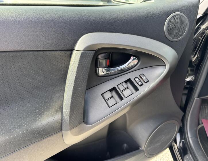 Toyota RAV4 11