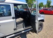 Land Rover Defender 10