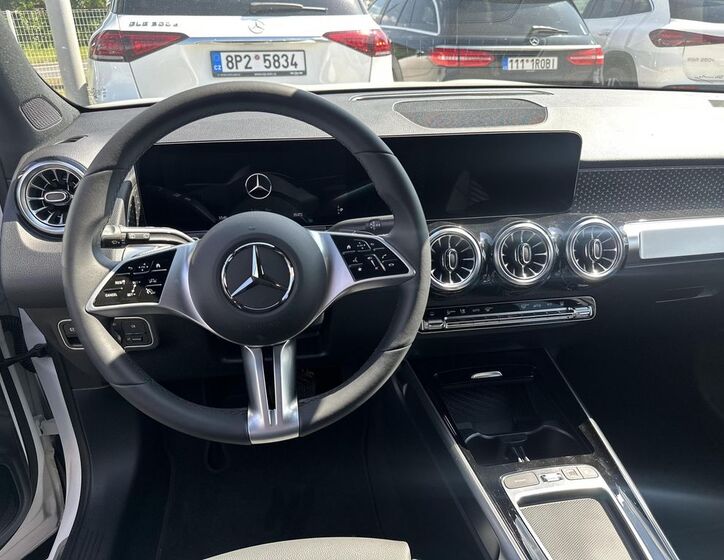 Mercedes-Benz EQB 10