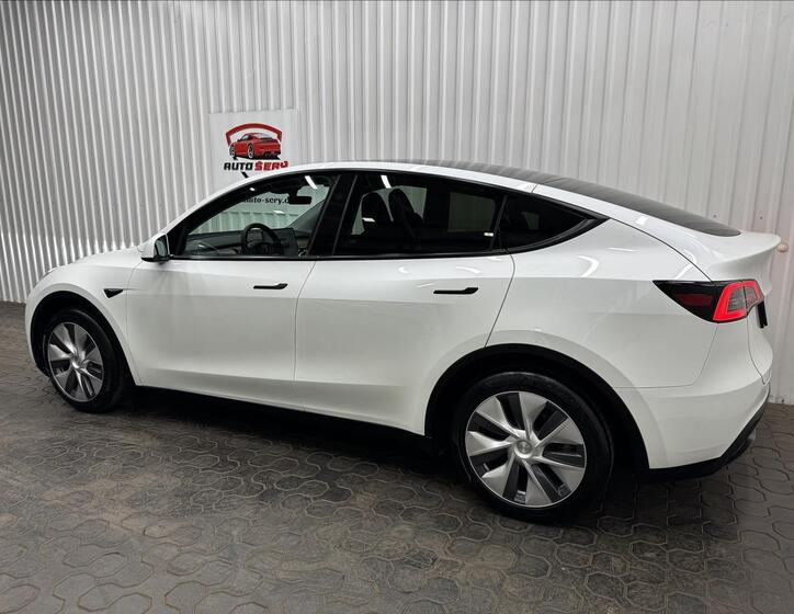 Tesla Model Y 5