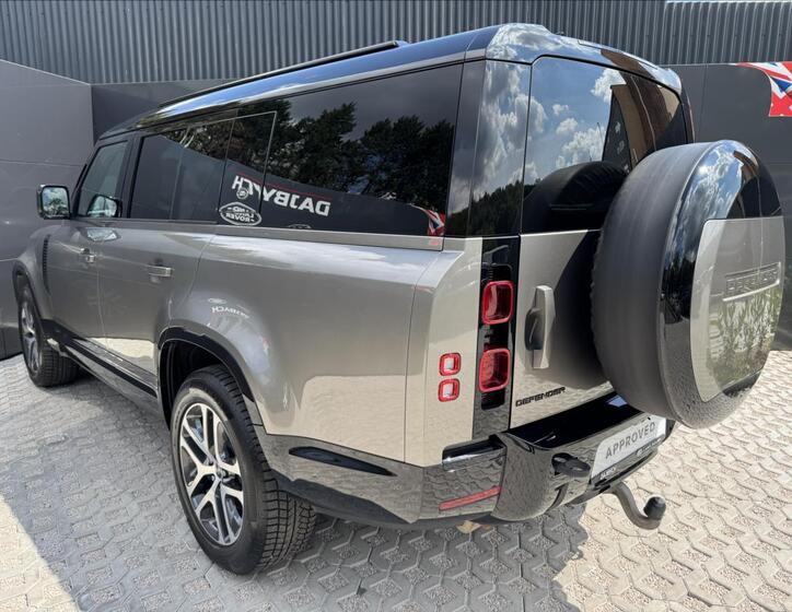 Land Rover Defender 6