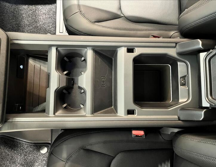 Land Rover Defender 17
