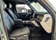 Land Rover Defender 37