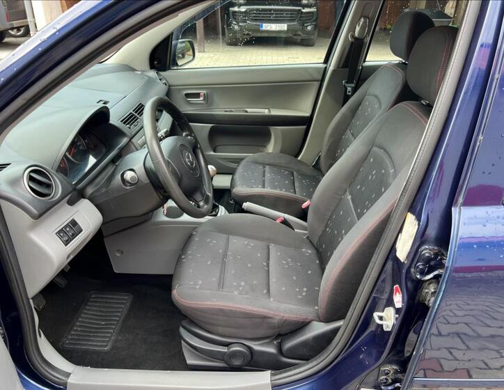 Mazda 2 11