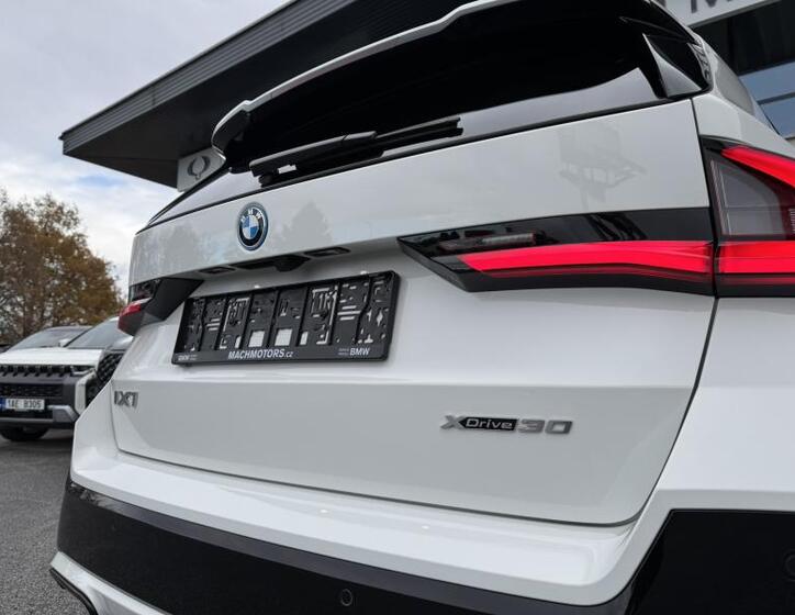 BMW iX1 9