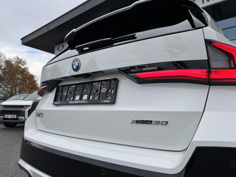 BMW iX1