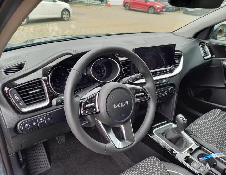 KIA XCeed 10