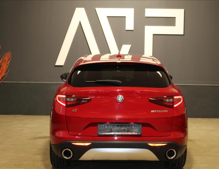 Alfa Romeo Stelvio 10