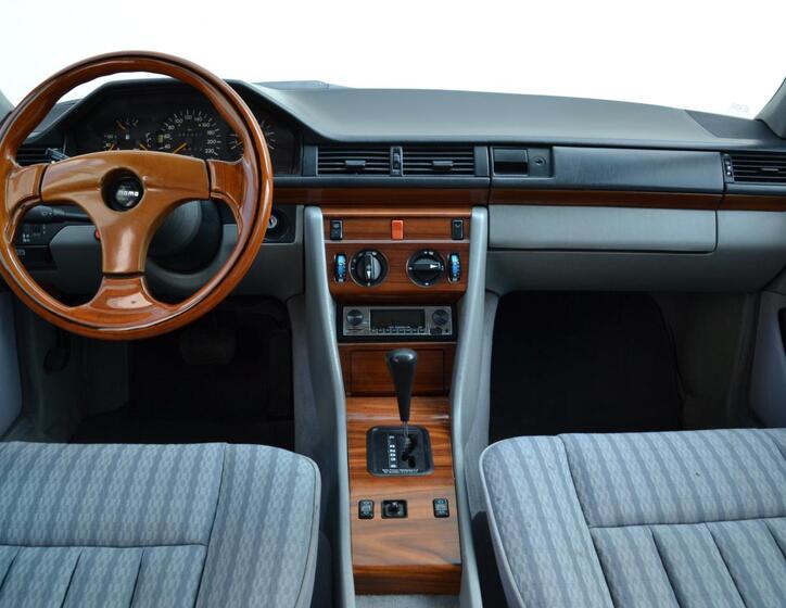 Mercedes-Benz 124 22