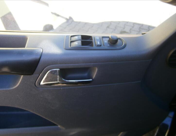 Volkswagen Multivan 13