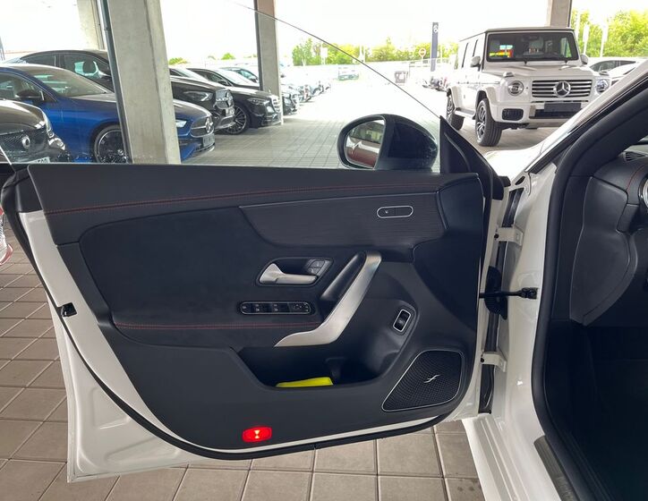 Mercedes-Benz CLA 9