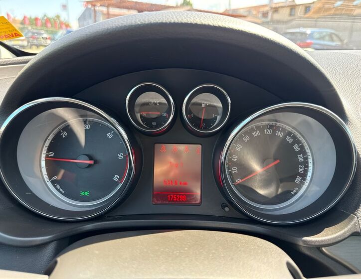 Opel Insignia 11