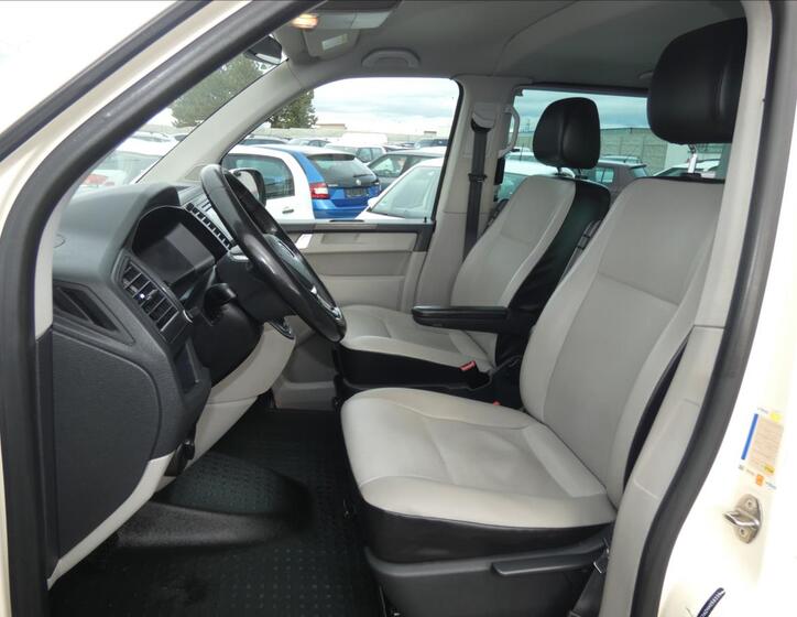 Volkswagen Caravelle 10