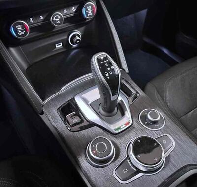 Alfa Romeo Stelvio 16