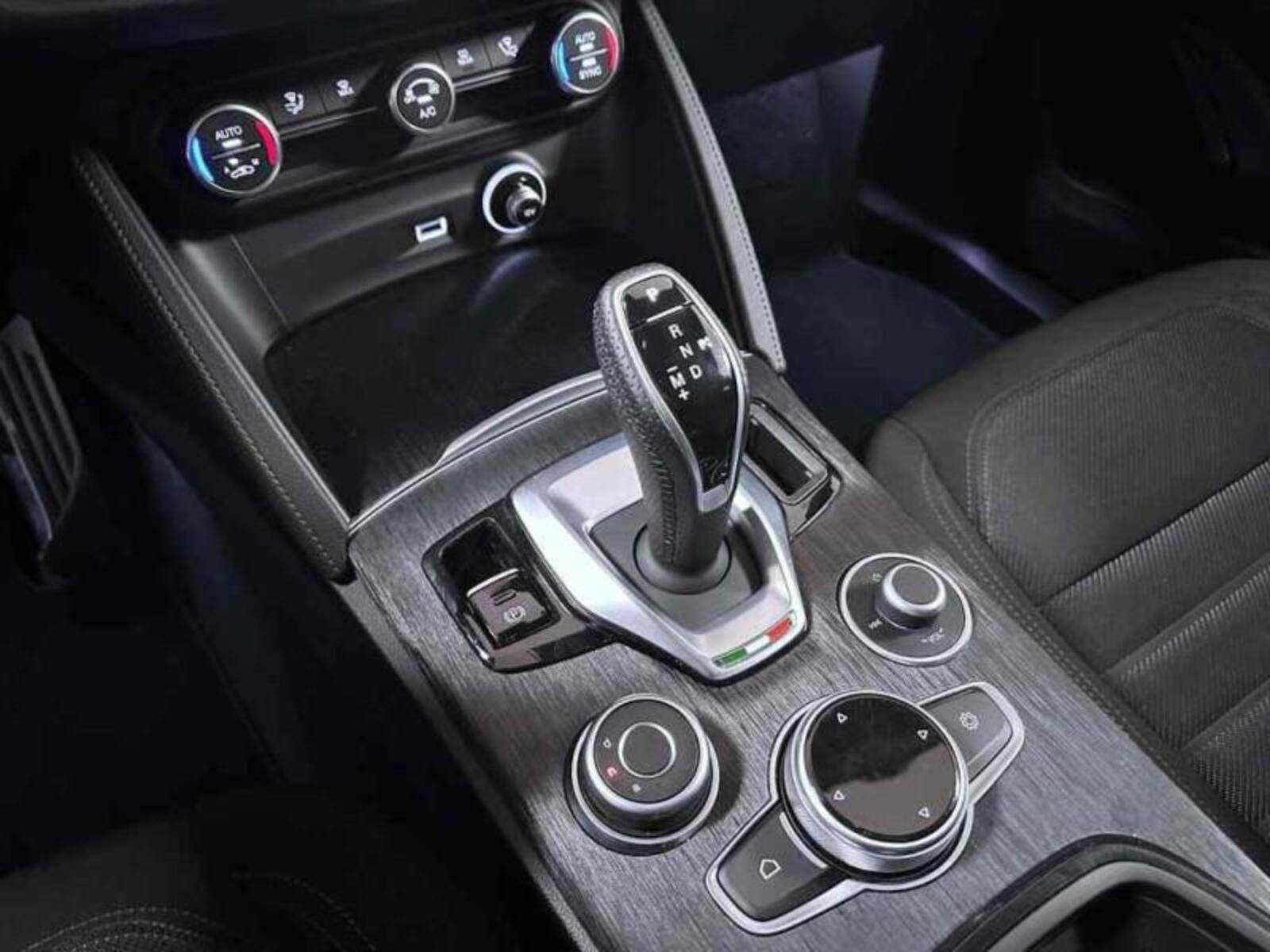 Alfa Romeo Stelvio 16