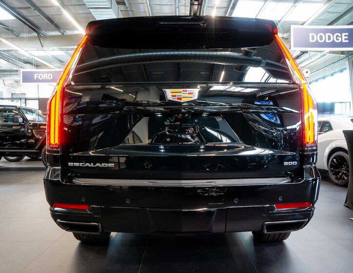 Cadillac Escalade 4
