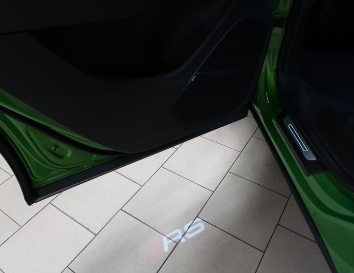 Audi RS Q8 36