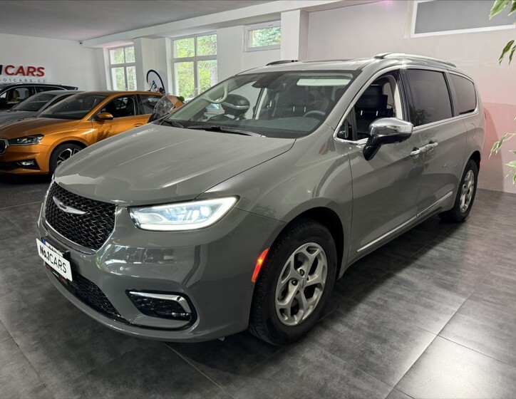 Chrysler Pacifica 3