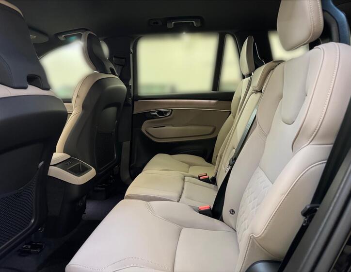 Volvo XC90 11