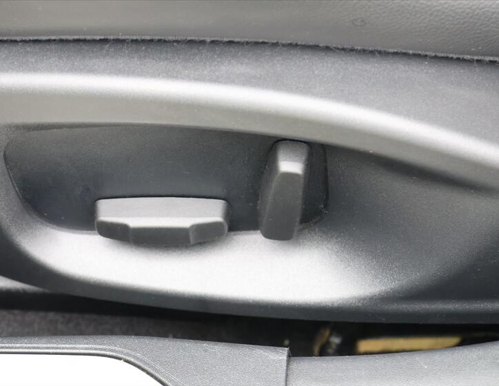 Jaguar XE 16
