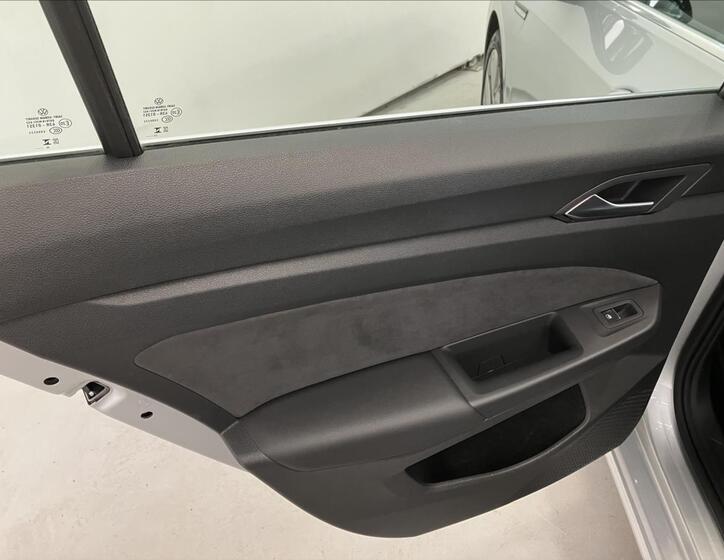 Volkswagen Golf 24