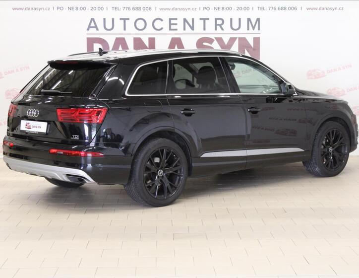 Audi Q7 4