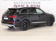Audi Q7 4