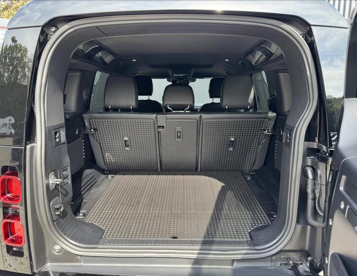 Land Rover Defender 13